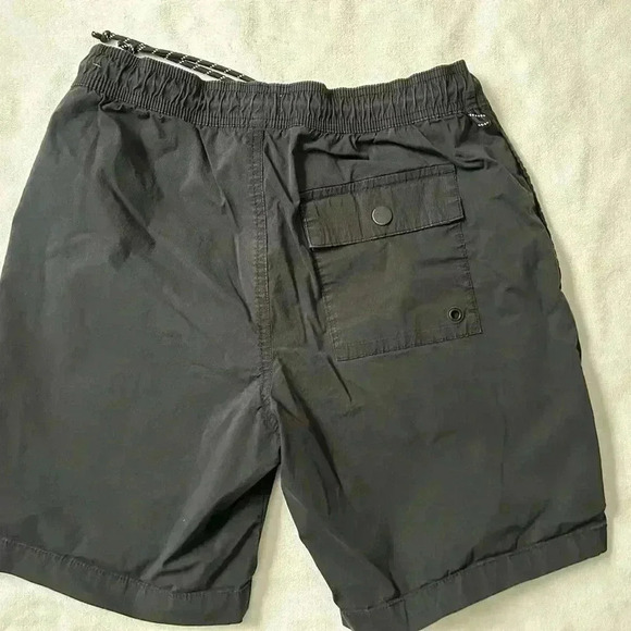 Old Navy men’s sz small 7” inseam shorts, quick dry, black - Picture 3 of 6